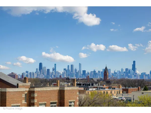 $670,000 | 5340 North Lincoln Avenue, Unit 303, Chicago, IL 60625