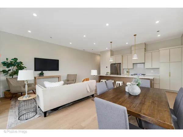$670,000 | 5340 North Lincoln Avenue, Unit 303, Chicago, IL 60625