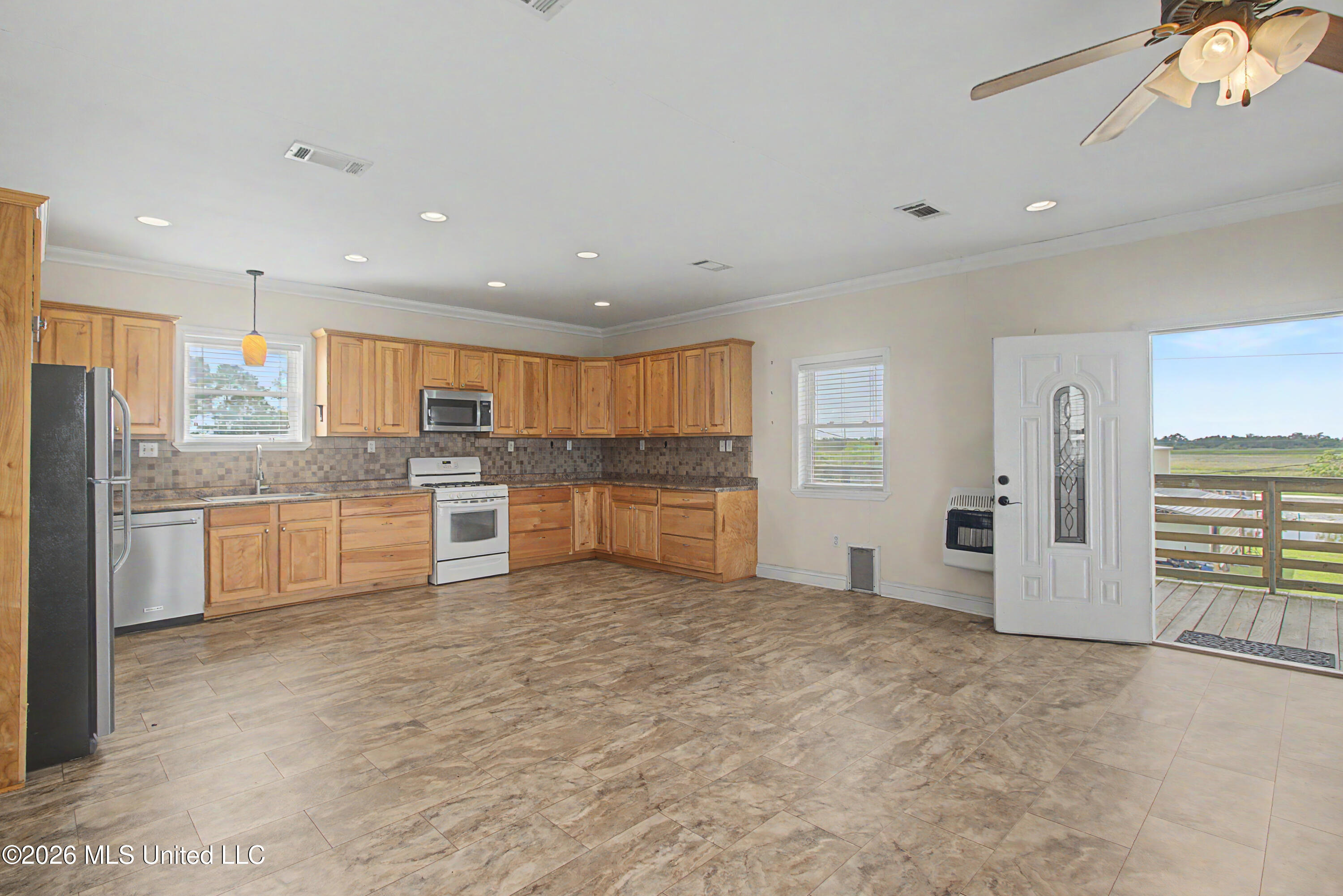10100 West Park Road Bay St. Louis, MS 39520 - Photo 9 of 23 IMG_1981