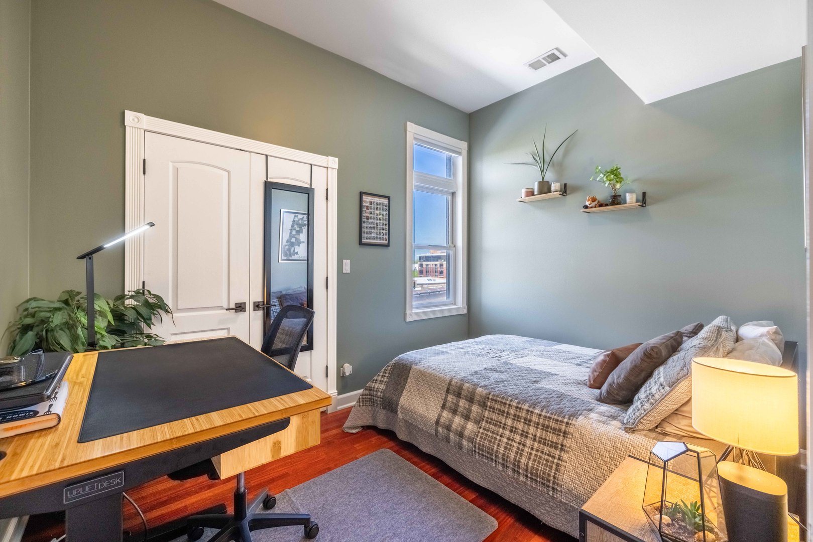 1933 West Irving Park Road, Unit 4 Chicago, IL 60613 - Photo 14 of 18 Gallery Image 14
