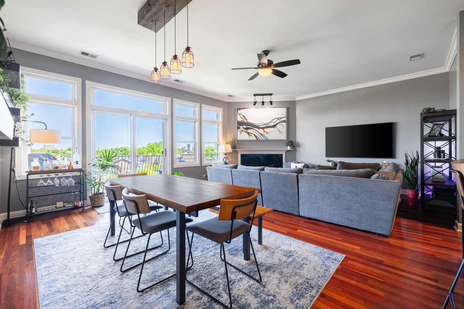 1933 West Irving Park Road, Unit 4 Chicago, IL 60613 - Photo 4 of 18 Gallery Image 4