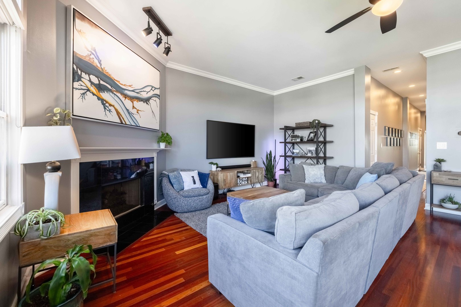 1933 West Irving Park Road, Unit 4 Chicago, IL 60613 - Photo 5 of 18 Gallery Image 5
