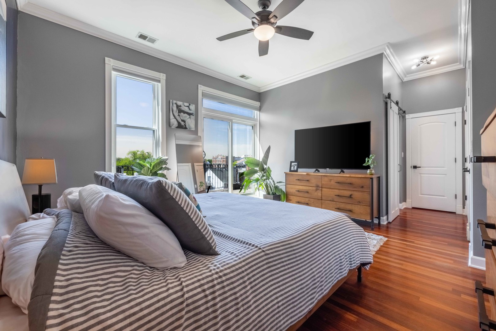 1933 West Irving Park Road, Unit 4 Chicago, IL 60613 - Photo 10 of 18 Gallery Image 10