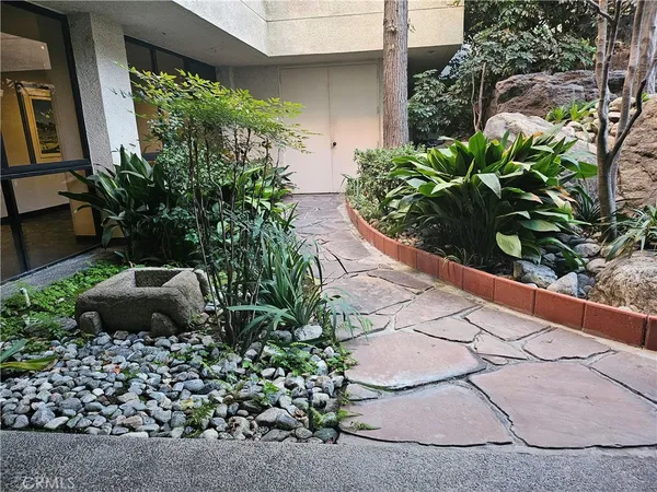 $2,790 | 222 South Central Avenue, Los Angeles, CA 90012