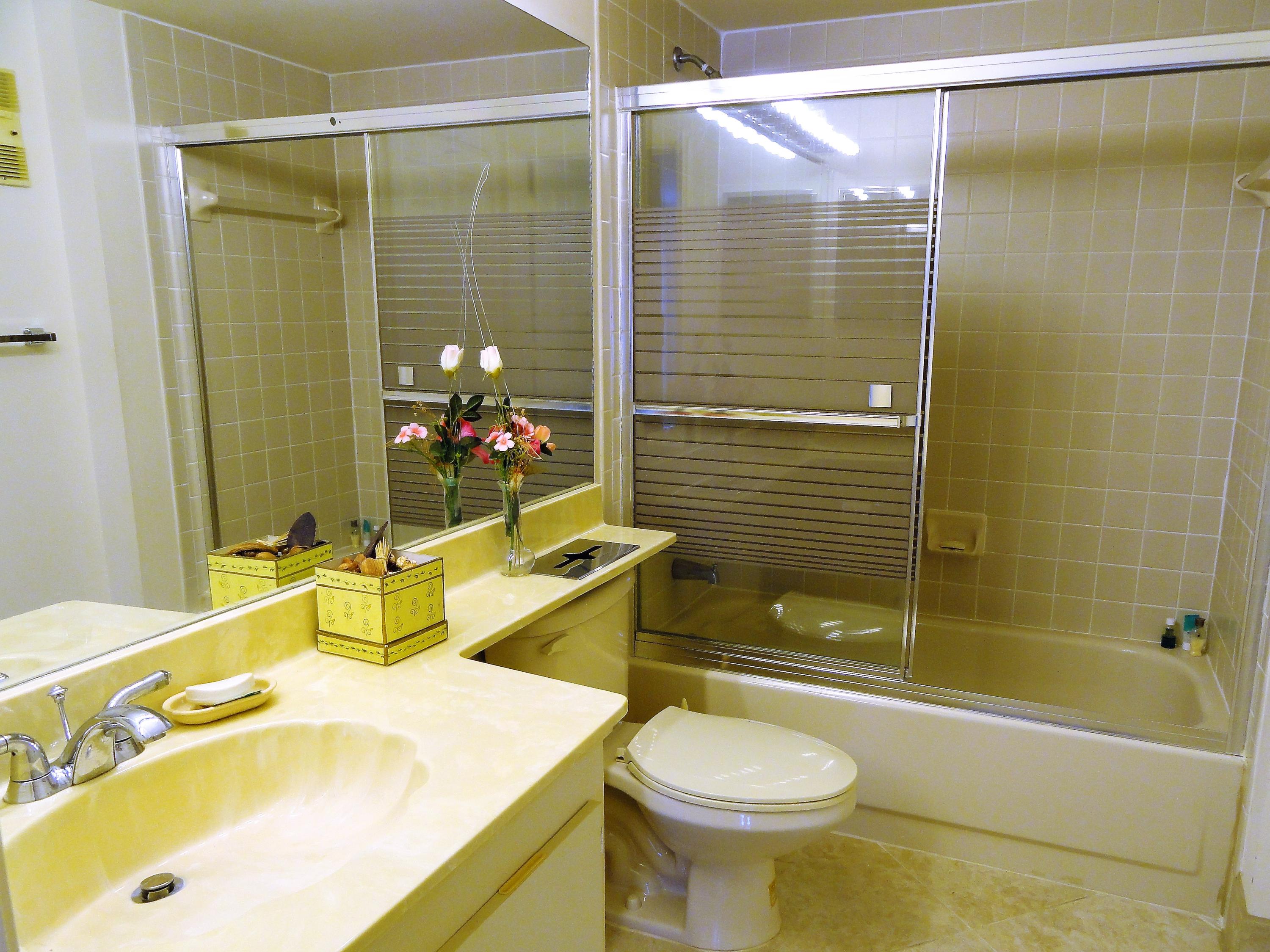 9111 Tracy Court, Unit 2 Boca Raton, FL 33496 - Photo 12 of 25 Guest Bathroom