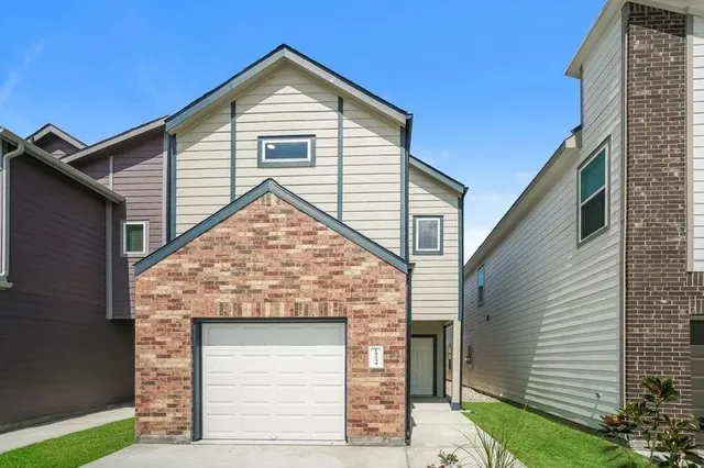 a view of entrance of the house