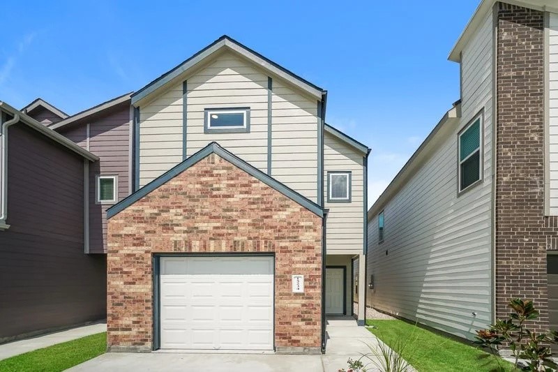 a view of entrance of the house