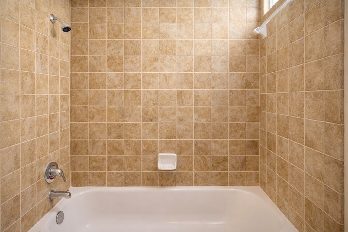 2710 Hullsmith Drive, Unit 803 Houston, TX 77063 - Photo 17 of 21 a bathroom with a bathtub