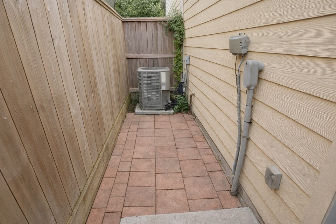 2710 Hullsmith Drive, Unit 803 Houston, TX 77063 - Photo 18 of 21 a view of a pathway