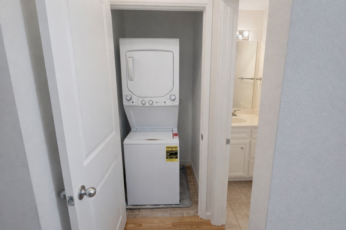2710 Hullsmith Drive, Unit 803 Houston, TX 77063 - Photo 19 of 21 a utility room with dryer and washer