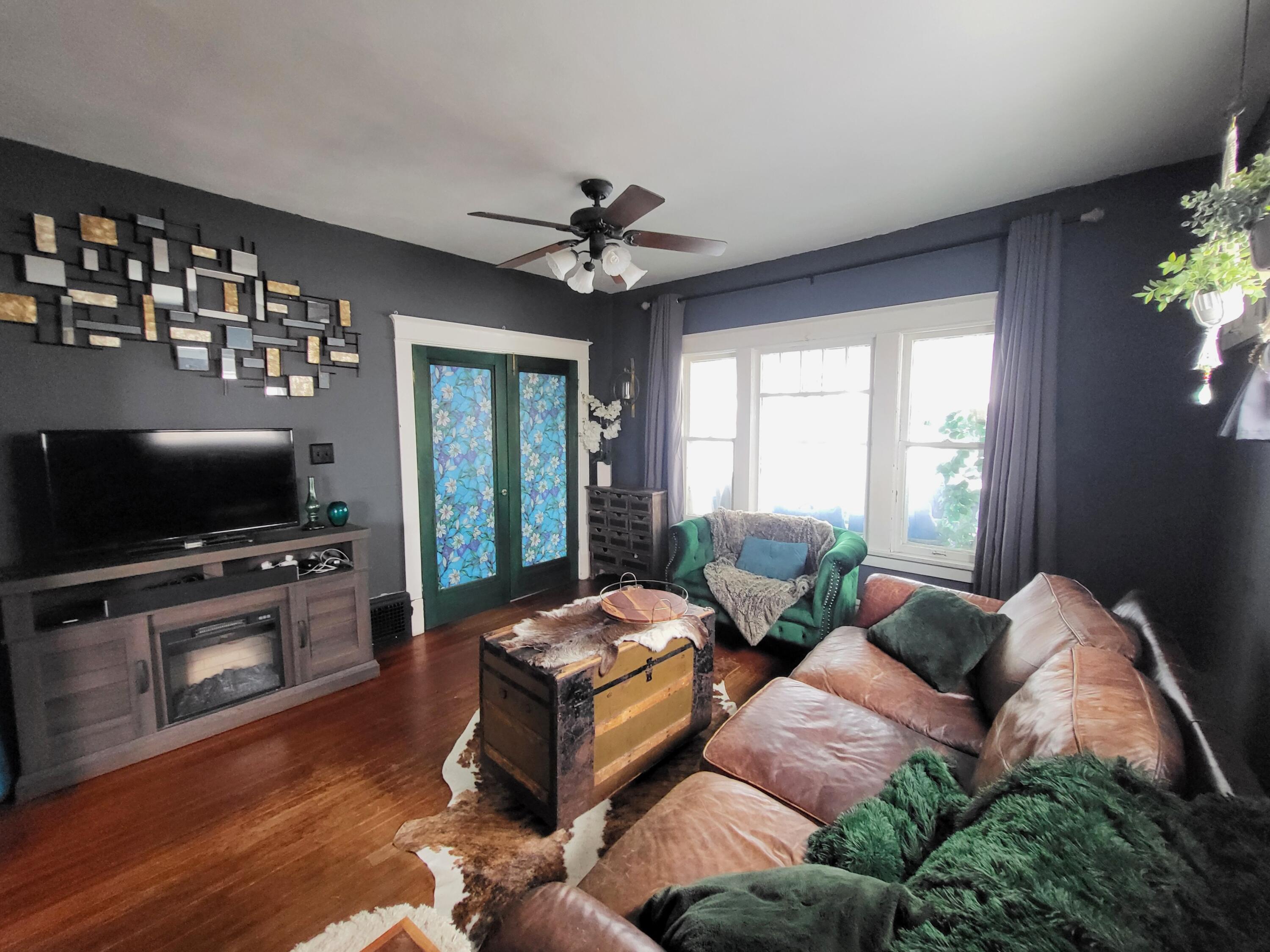 1008 71st Street Kenosha, WI 53143 - Photo 14 of 24 Living Room