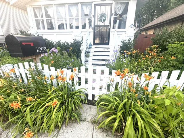 $219,999 | 1008 71st Street, Kenosha, WI 53143