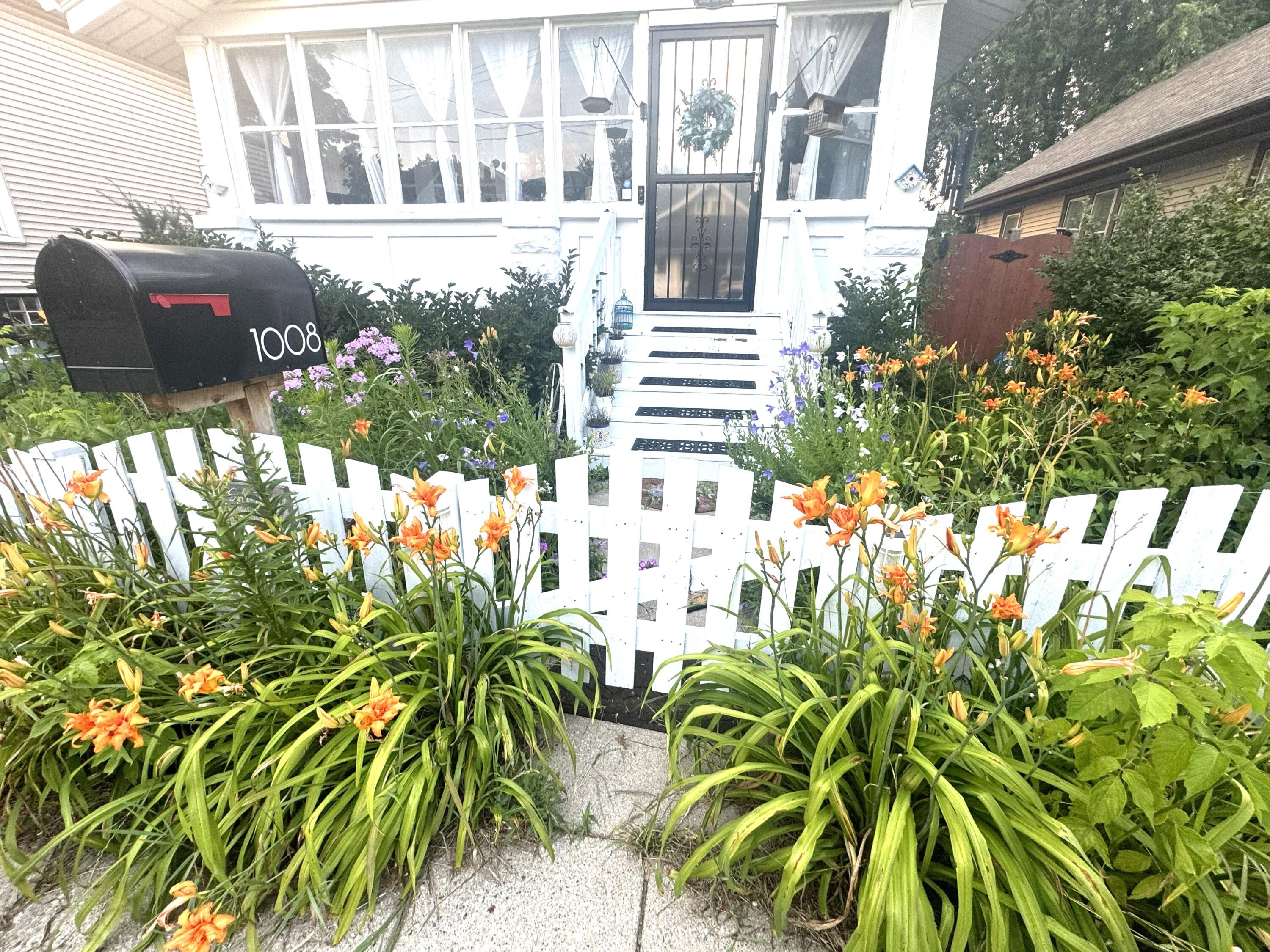 1008 71st Street Kenosha, WI 53143 - Photo 2 of 24 Front of Home