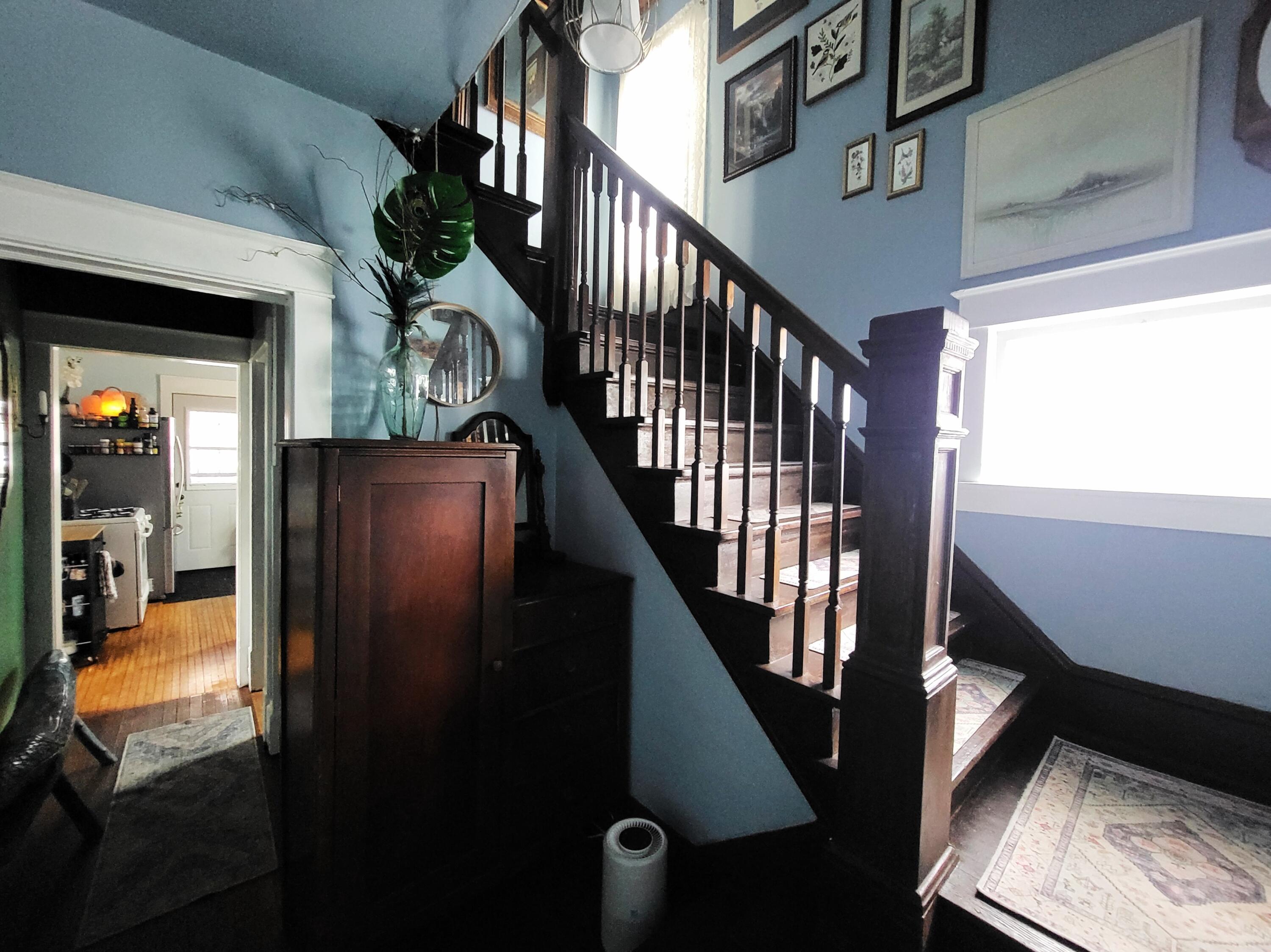 1008 71st Street Kenosha, WI 53143 - Photo 6 of 24 Front entryway