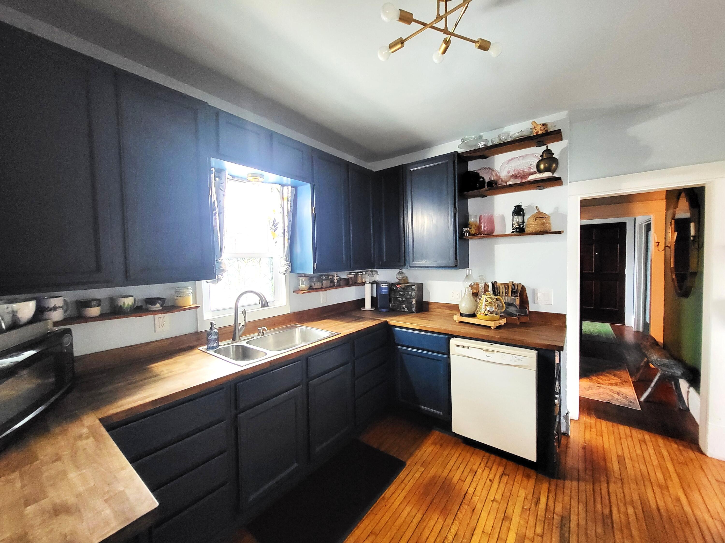 1008 71st Street Kenosha, WI 53143 - Photo 9 of 24 Kitchen