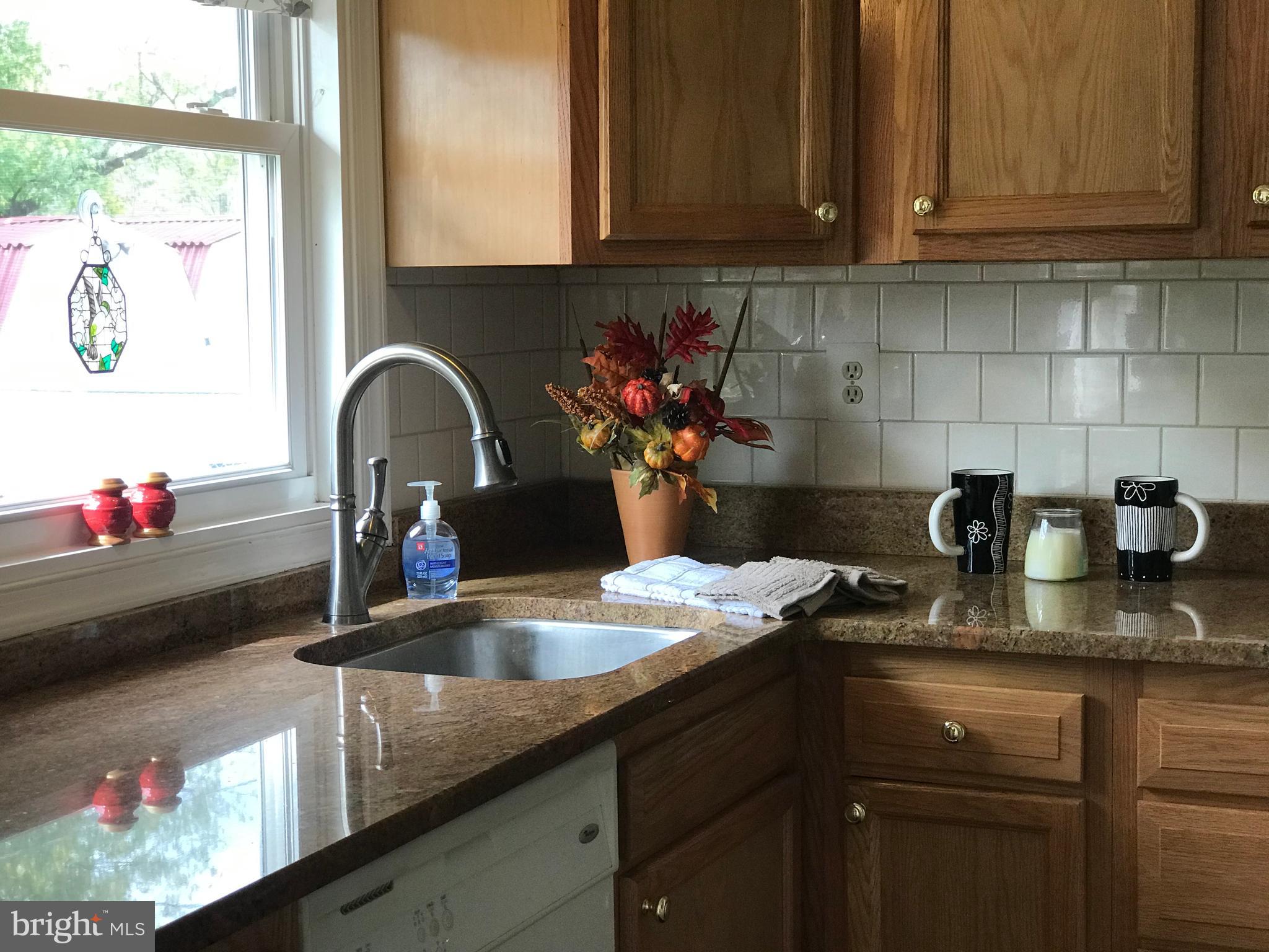 213 Compton Road Waldorf, MD 20602 - Photo 3 of 31 Granite! Lovely!