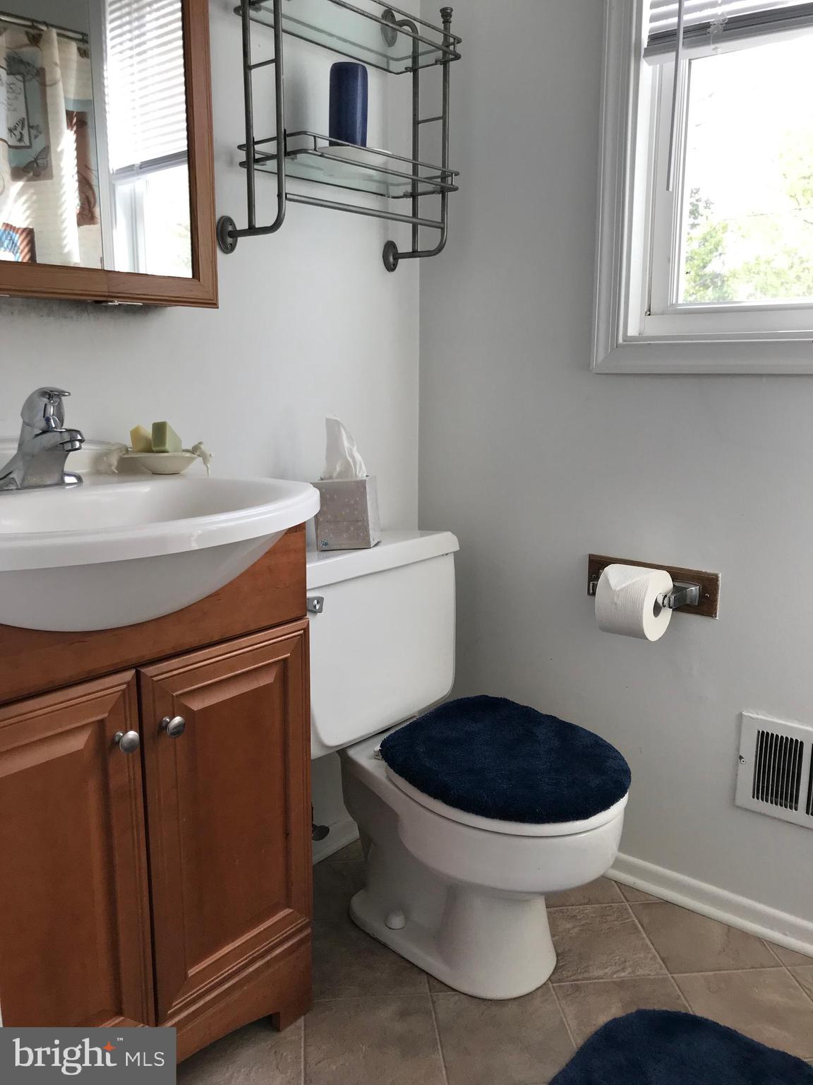 213 Compton Road Waldorf, MD 20602 - Photo 24 of 31 Upper level full bath!