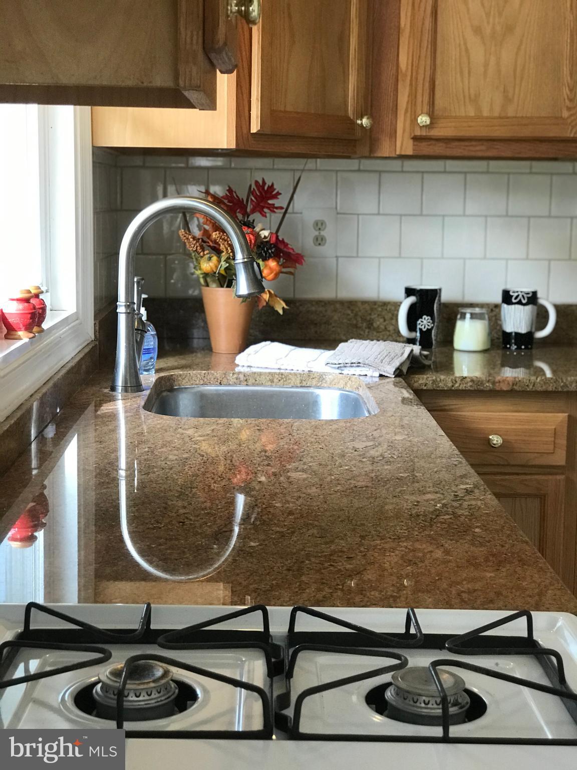 213 Compton Road Waldorf, MD 20602 - Photo 7 of 31 Gas stove/Granite counters!