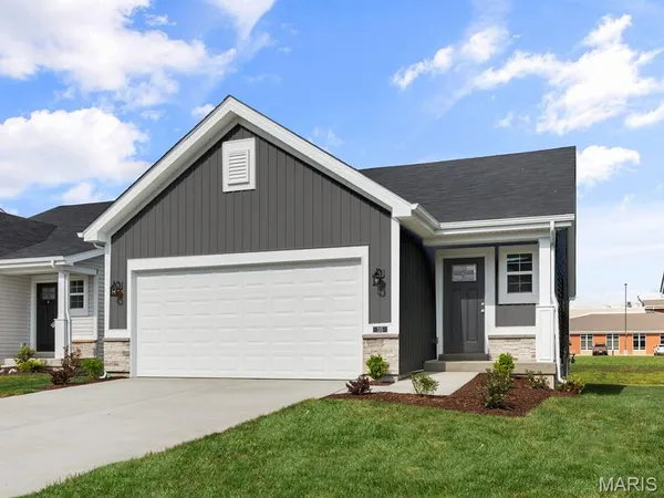 $321,900 | 90 Town Ctr Court, Foristell, MO 63348