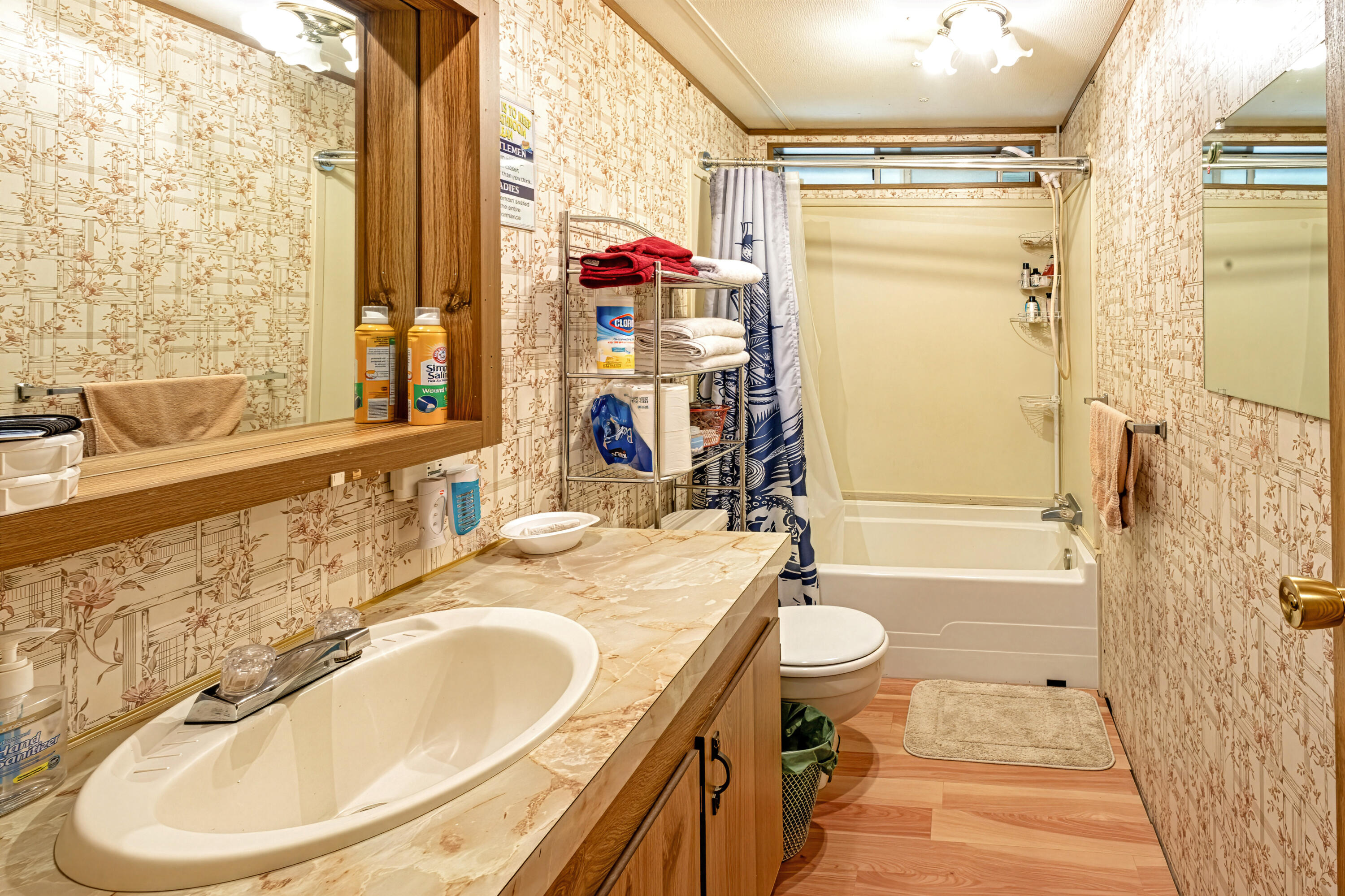 437 Little Grayback Road Cave Junction, OR 97523 - Photo 9 of 24 guest bath