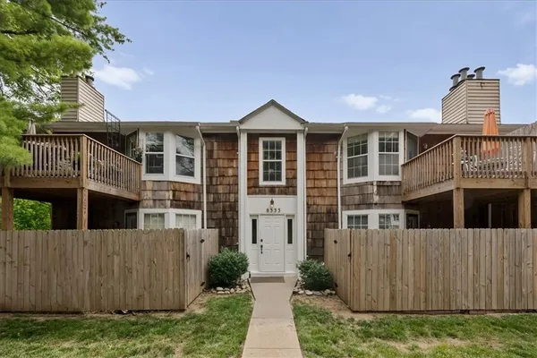 $244,900 | 8333 Lowell Avenue, Unit 3, Overland Park, KS 66212