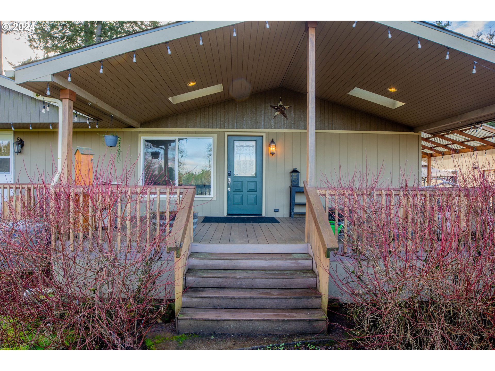 34221 Bond Road Lebanon, OR 97355 - Photo 3 of 45 a view of entryway with wooden floor