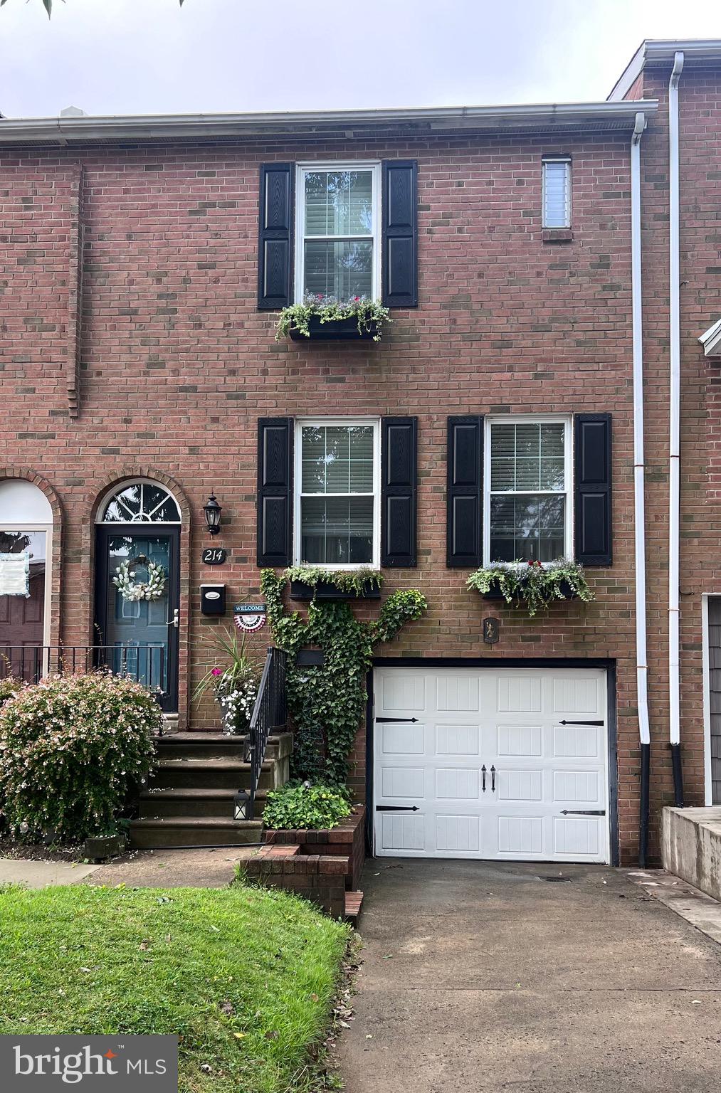 214 Wickley Road Philadelphia, PA 19154 - Photo 1 of 25 Gallery Image 1