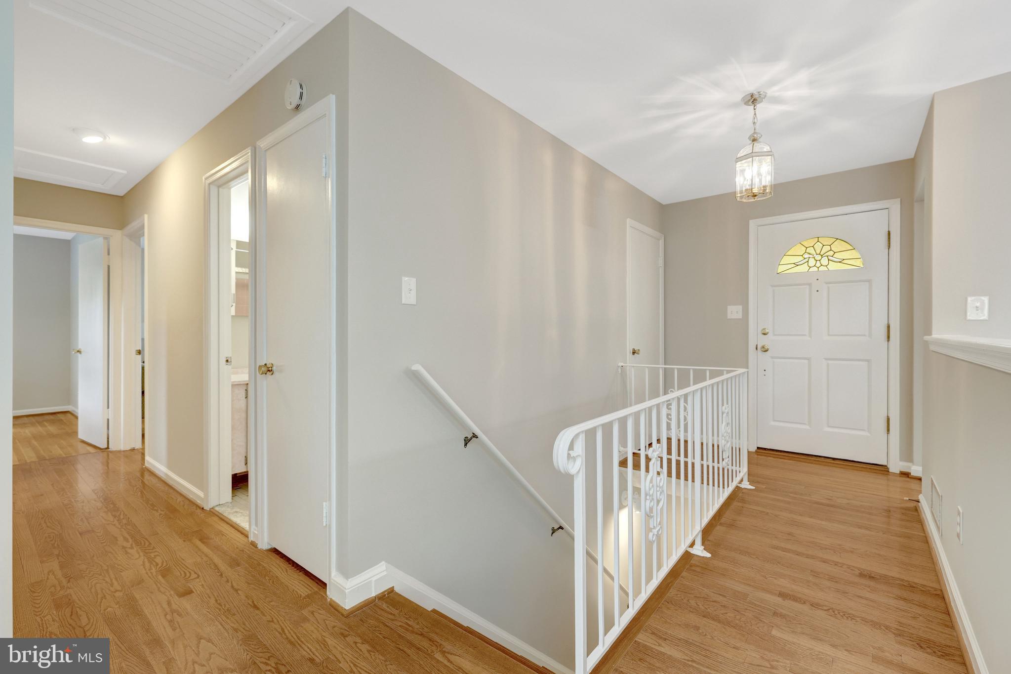 8712 Piccadilly Place Springfield, VA 22151 - Photo 2 of 54