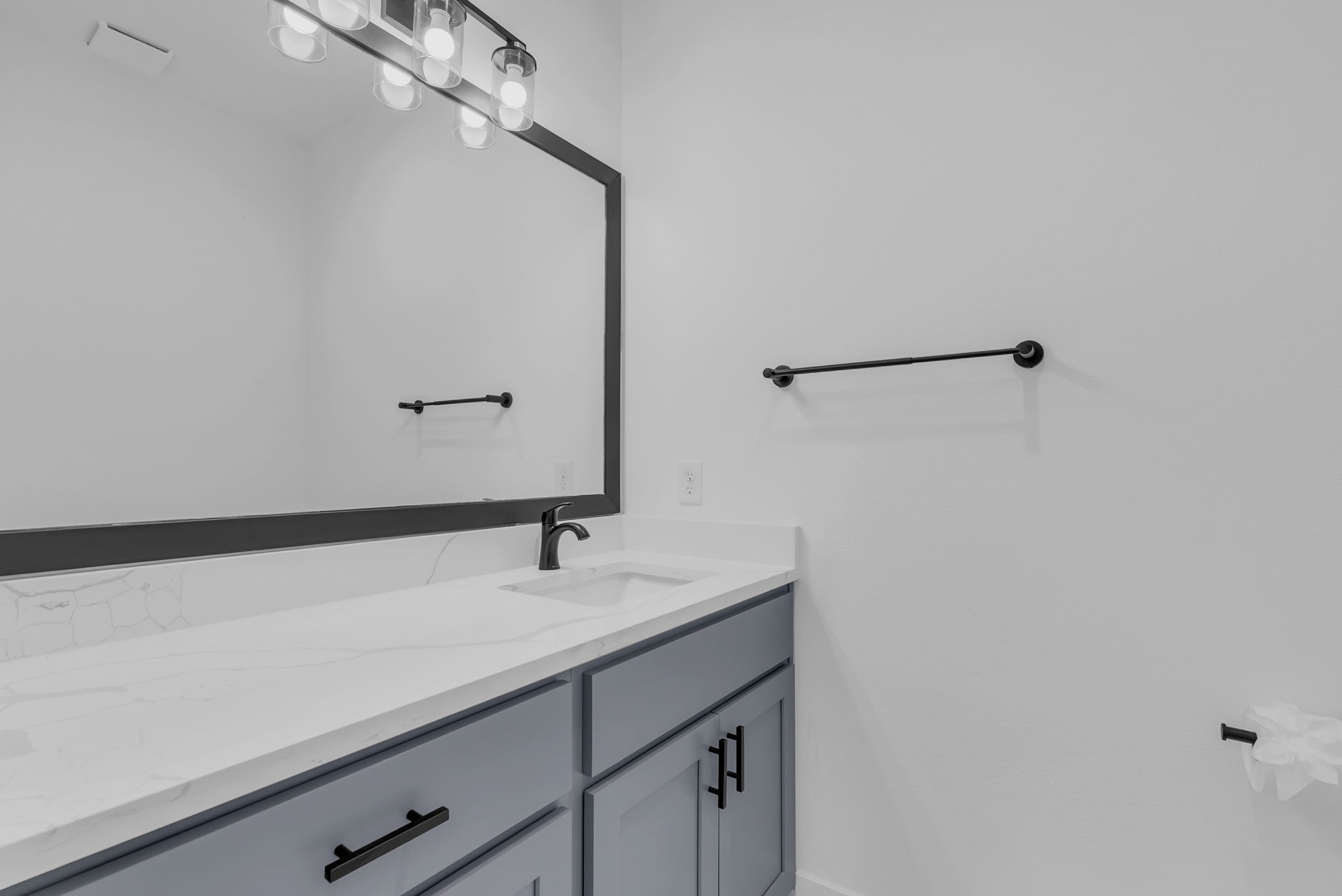 8136 Chateau Street Houston, TX 77028 - Photo 6 of 46 Half bath with large mirror