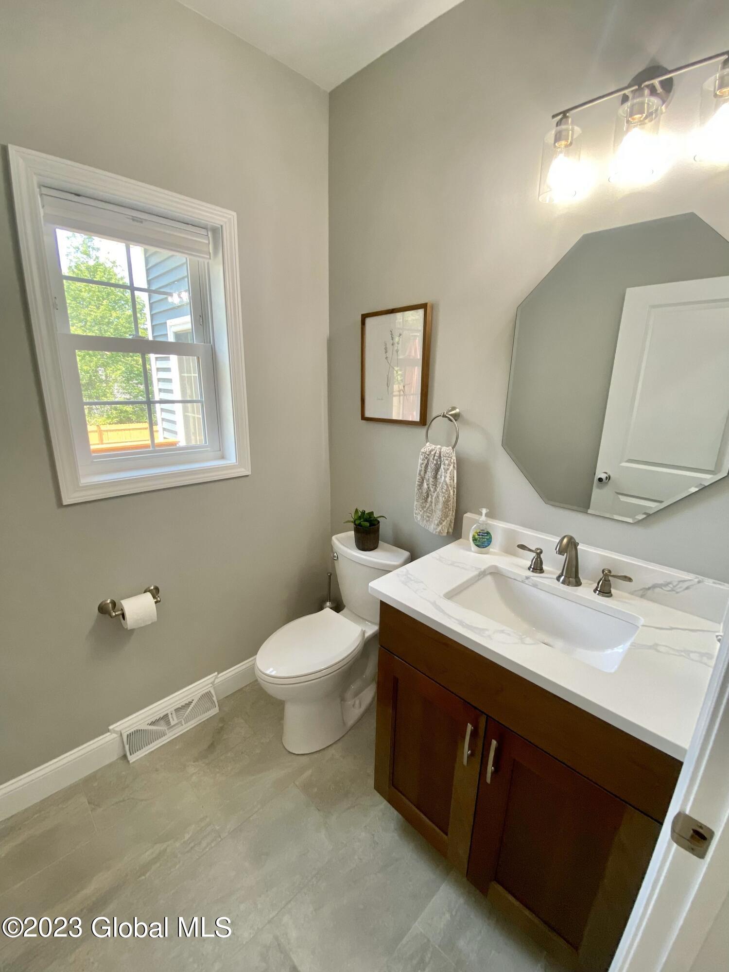 943 Pearse Road Niskayuna, NY 12309 - Photo 19 of 48 19