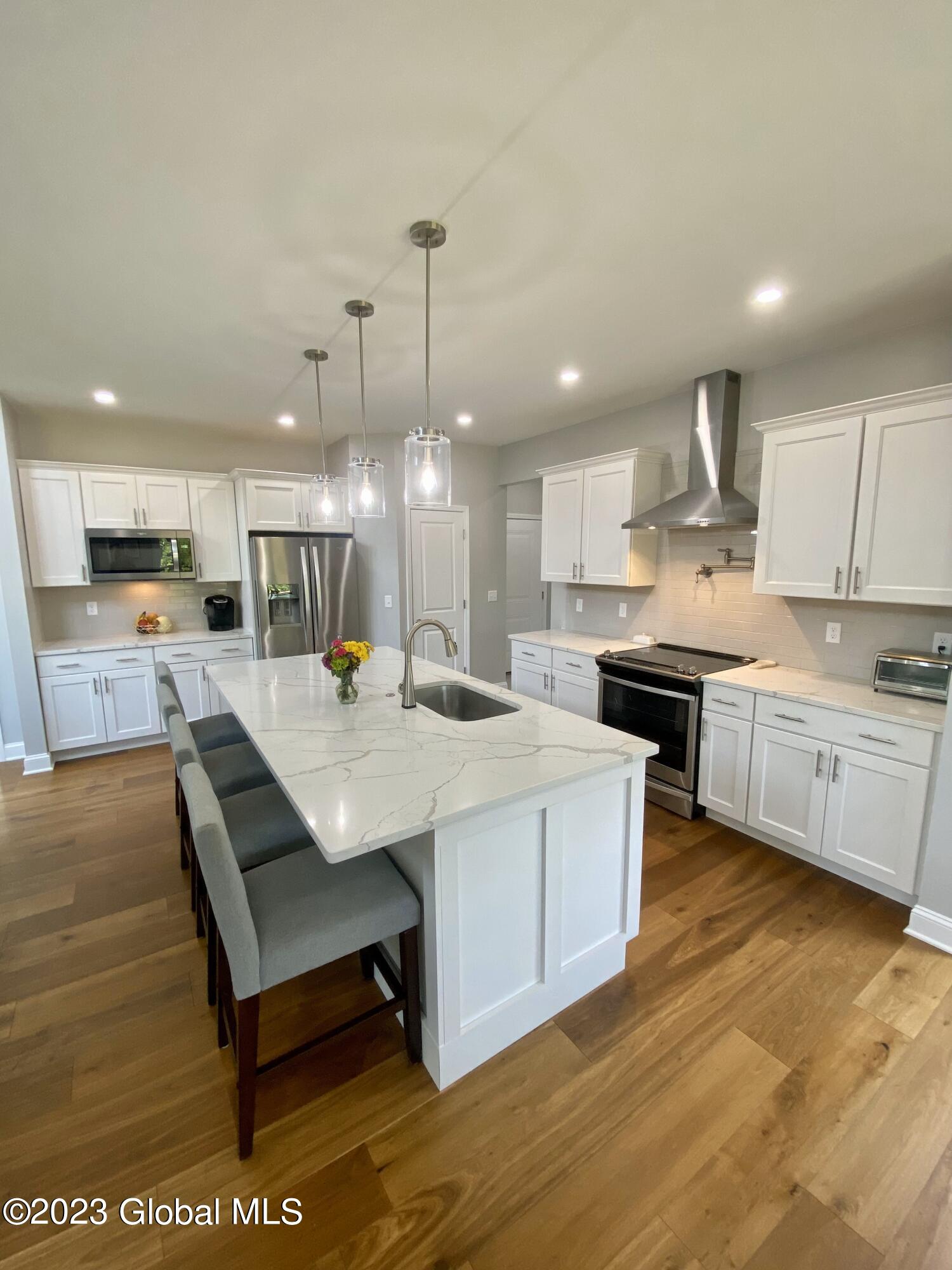 943 Pearse Road Niskayuna, NY 12309 - Photo 6 of 48 6