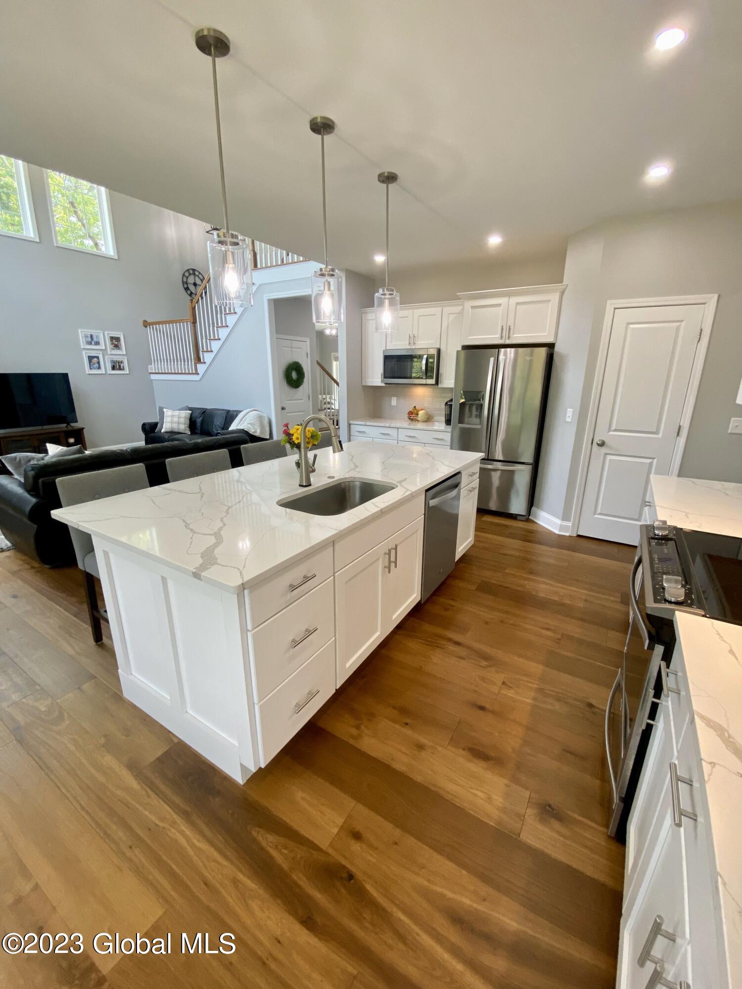 943 Pearse Road Niskayuna, NY 12309 - Photo 9 of 48 9