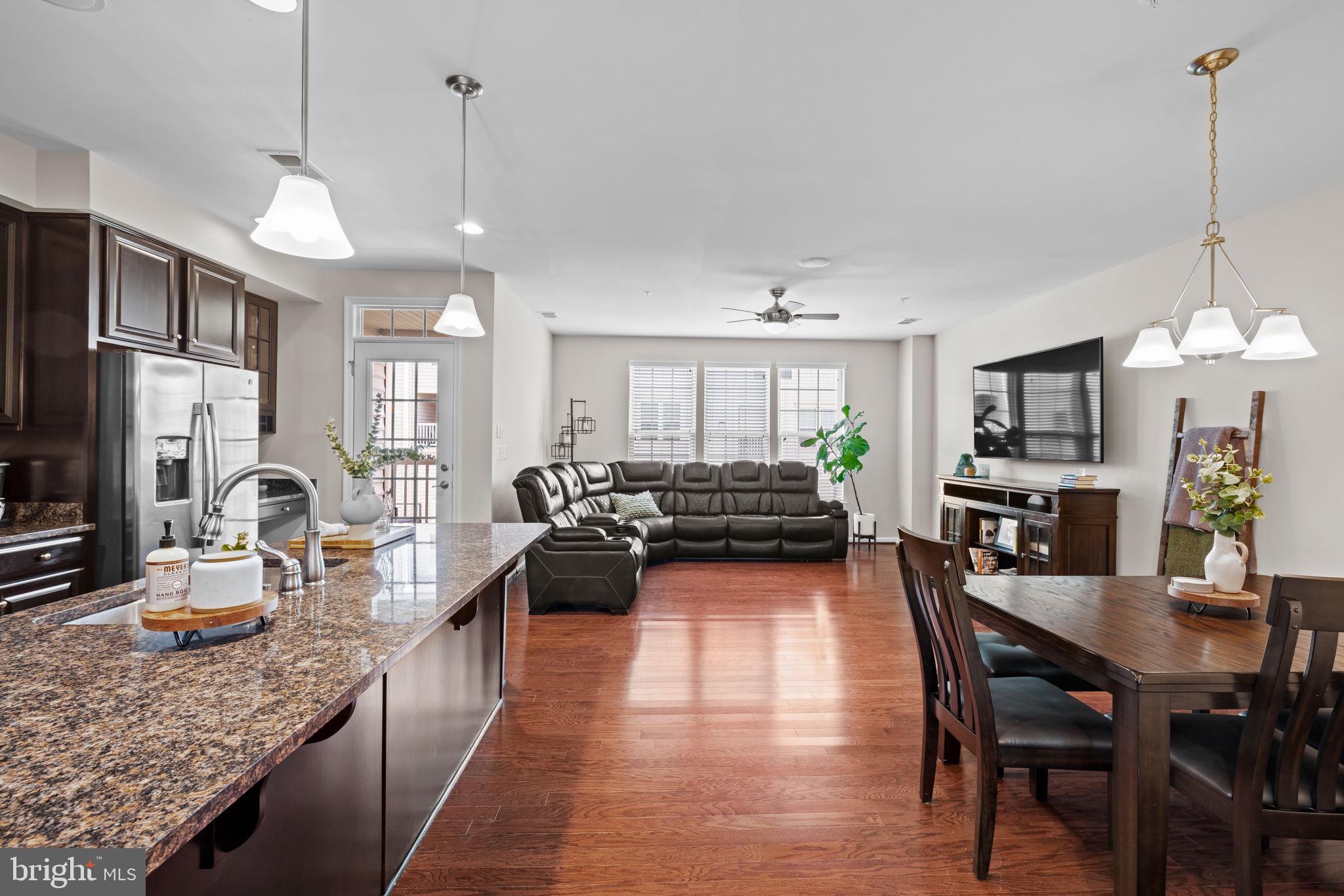 25920 Racing Sun Drive Aldie, VA 20105 - Photo 11 of 33 Eat in kitchen