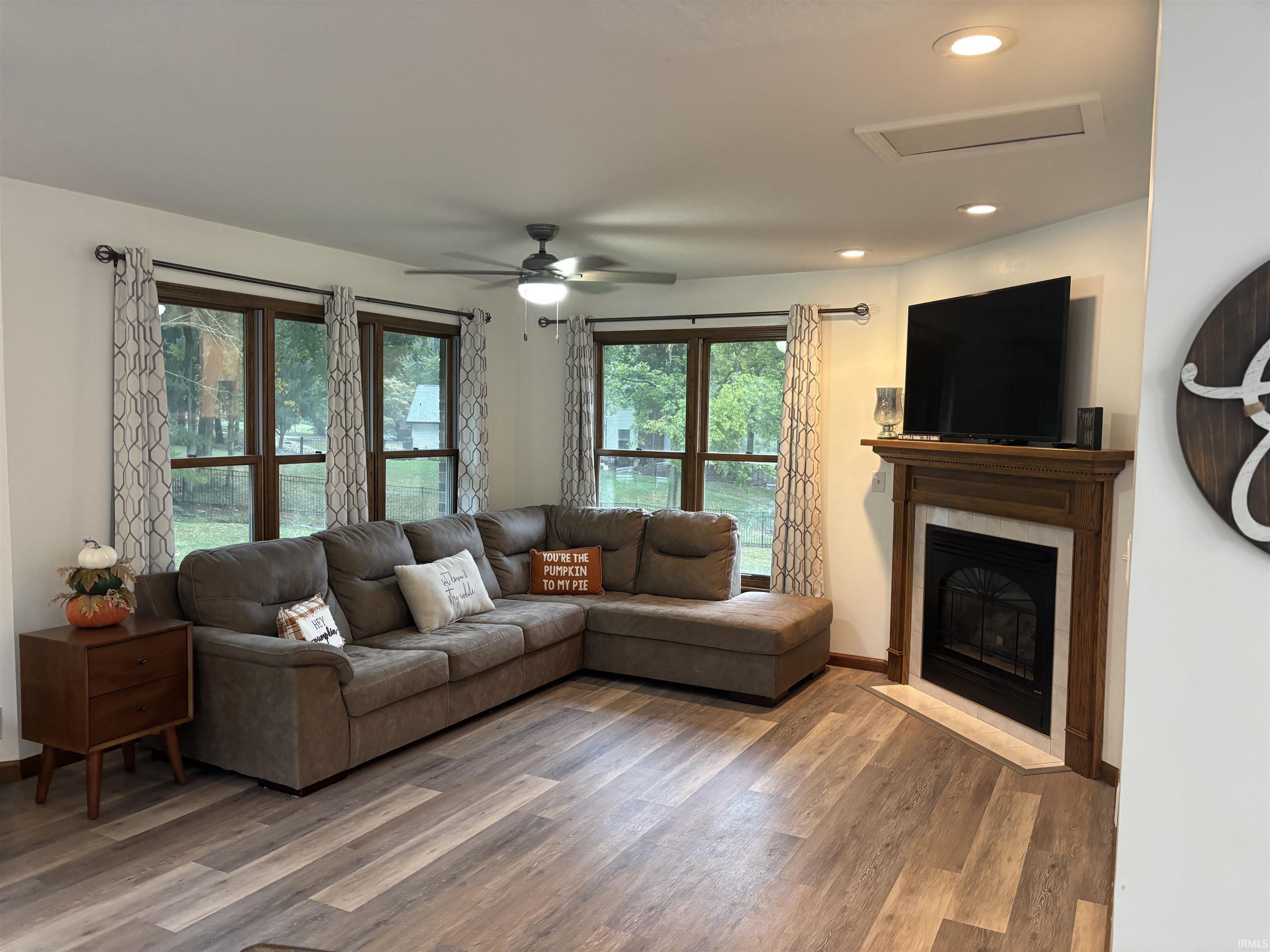 1015 Honeysuckle Lane Vincennes, IN 47591 - Photo 3 of 34