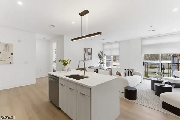 $3,200 | 423 South Avenue West, Unit 201, Westfield, NJ 07090