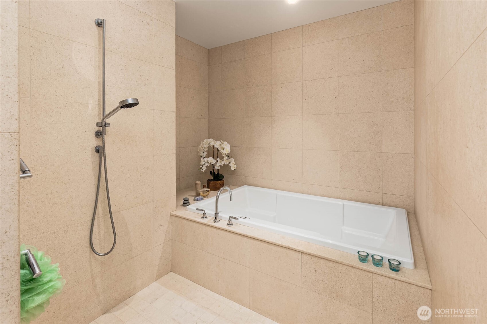 1521 2nd Avenue, Unit 2004 Seattle, WA 98101 - Photo 14 of 34