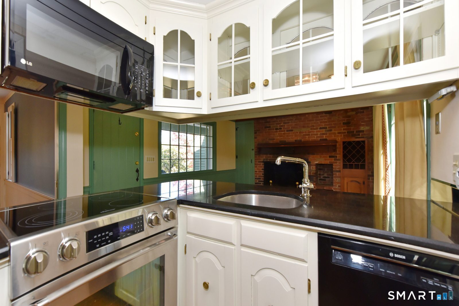 24 Coleman Road Glastonbury, CT 06033 - Photo 10 of 33