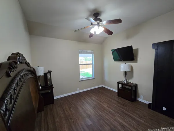 a view of a livingroom with a workspace