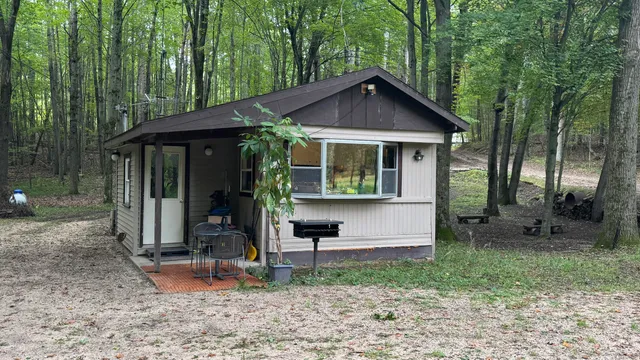 $137,500 | 2404 Bialik Road, Manistee, MI 49660