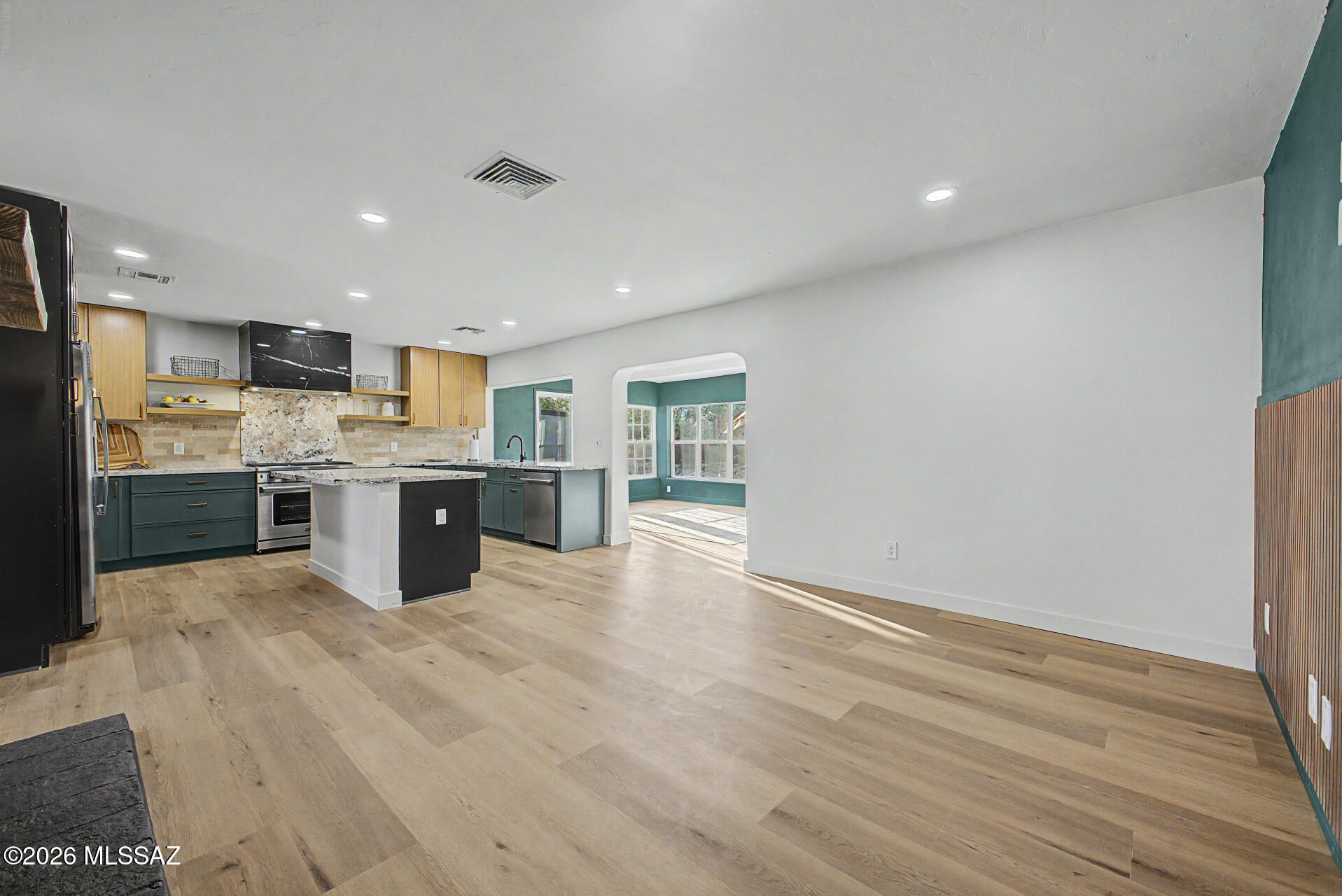333 East Florence Road Tucson, AZ 85704 - Photo 4 of 49 FAMILY TO KITCHEN