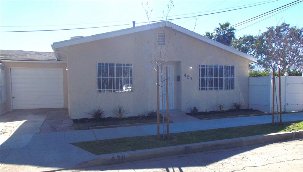 420 West 67th Way Long Beach, CA 90805 - Photo 11 of 21 a backyard of a house