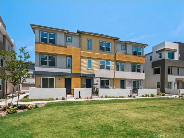 $699,999 | 27148 Vly Oak Place, Valencia, CA 91381