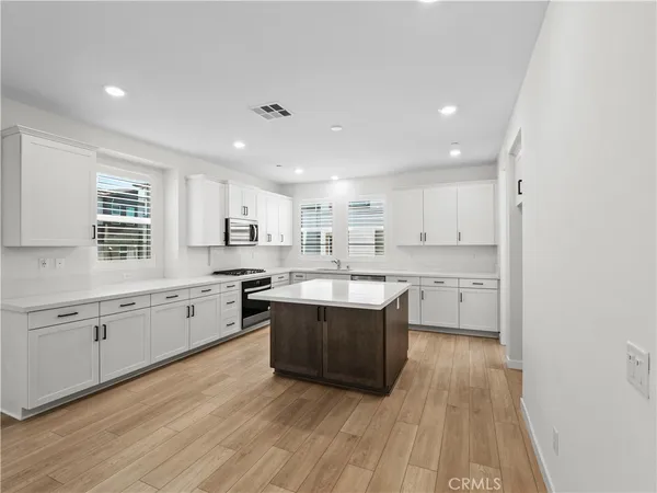 $699,999 | 27148 Vly Oak Place, Valencia, CA 91381