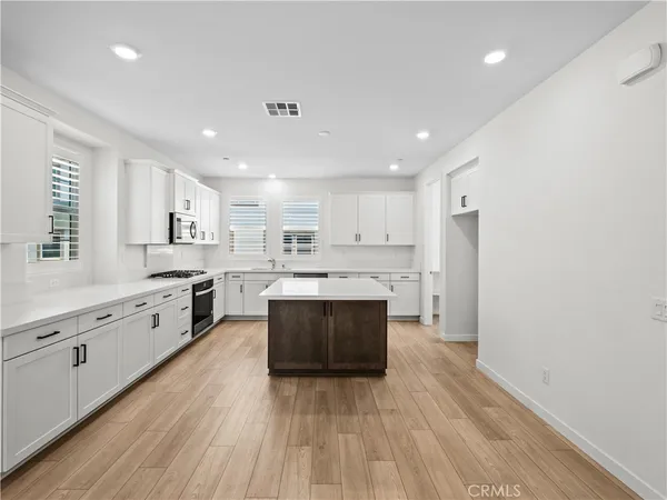 $699,999 | 27148 Vly Oak Place, Valencia, CA 91381