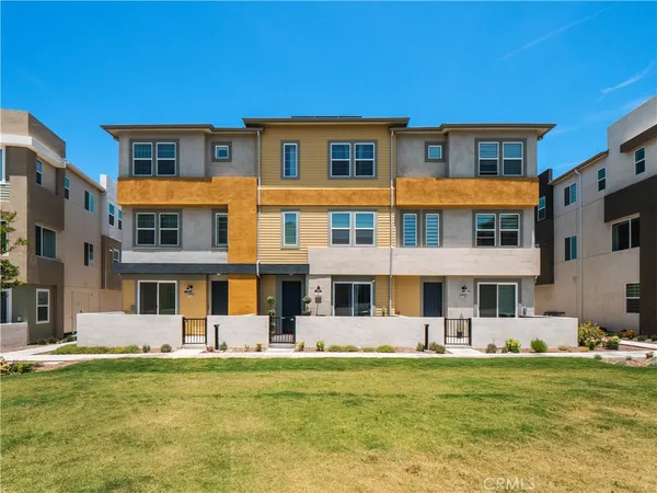 $699,999 | 27148 Vly Oak Place, Valencia, CA 91381