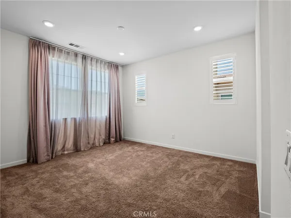 $699,999 | 27148 Vly Oak Place, Valencia, CA 91381
