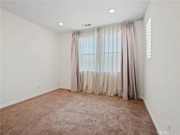 $699,999 | 27148 Vly Oak Place, Valencia, CA 91381