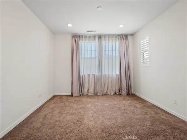 $699,999 | 27148 Vly Oak Place, Valencia, CA 91381