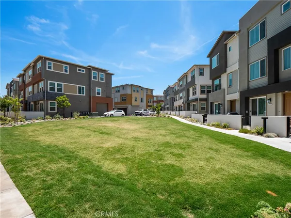 $699,999 | 27148 Vly Oak Place, Valencia, CA 91381