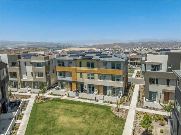 $699,999 | 27148 Vly Oak Place, Valencia, CA 91381